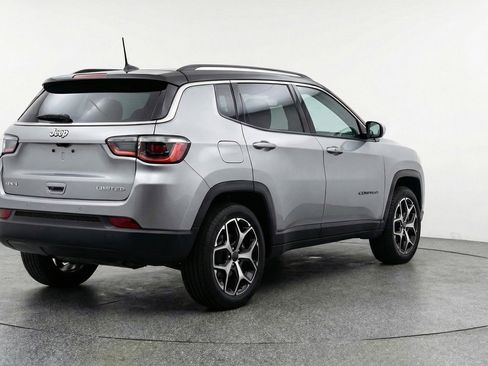 Used 2025 Jeep Compass Limited AWD/4WD image 9