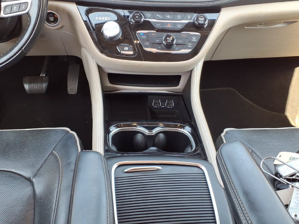 Used 2022 Chrysler Pacifica Limited FWD image 18