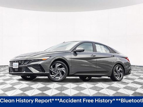Used 2024 Hyundai Elantra Limited FWD image 2
