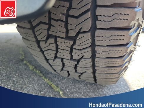 Used 2025 Nissan Rogue SV image 33