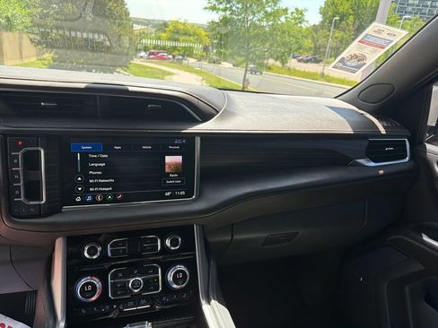Used 2021 GMC Yukon Denali w/ Advanced Technology Package AWD/4WD image 17