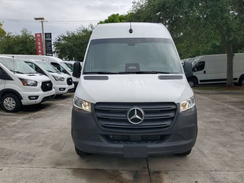 Used 2025 Mercedes-Benz Sprinter 2500 image 2