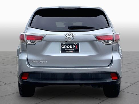 Used 2016 Toyota Highlander LE FWD image 5