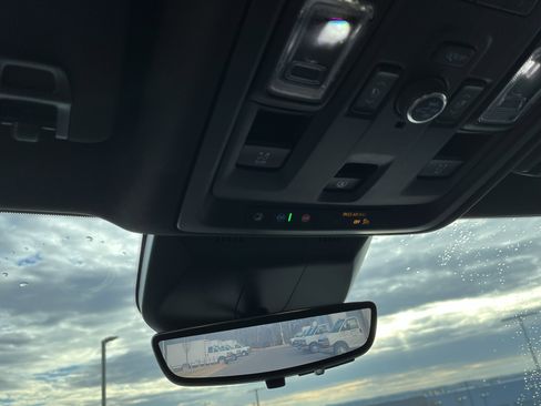 Used 2021 Cadillac Escalade Premium Luxury image 22