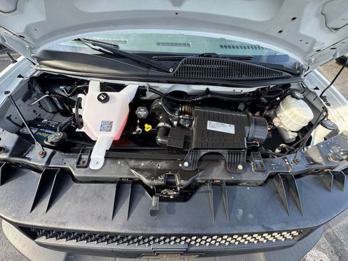 Used 2017 Chevrolet Express 2500 RWD image 12