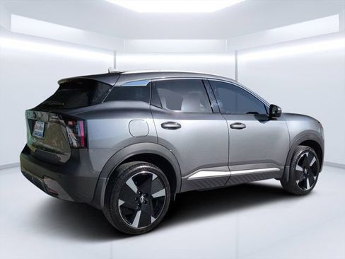 Used 2025 Nissan Kicks SR FWD image 3