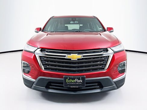Used 2023 Chevrolet Traverse LT image 2