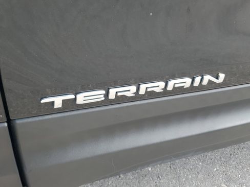 Used 2024 GMC Terrain SLE FWD image 11