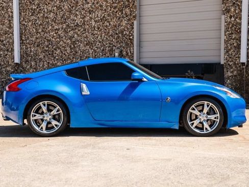 Used 2010 Nissan 370Z Touring w/ Sport Pkg RWD image 12