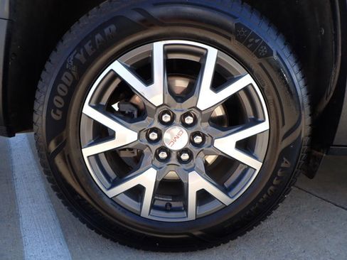 Used 2022 GMC Acadia SLE image 7