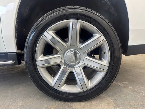 Used 2018 Cadillac Escalade ESV Luxury RWD image 15