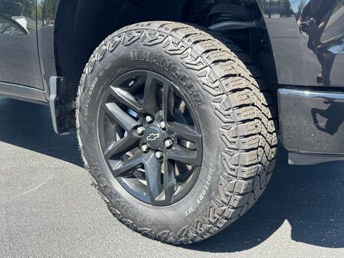 Used 2025 Chevrolet Silverado 1500 Custom Trail Boss AWD/4WD image 22