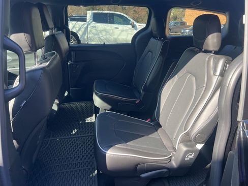 New 2026 Chrysler Pacifica Limited w/ S Appearance Package image 14