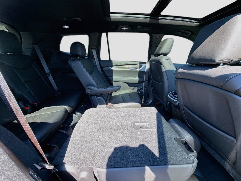 Used 2024 Cadillac XT6 Sport w/ Technology Package AWD/4WD image 30