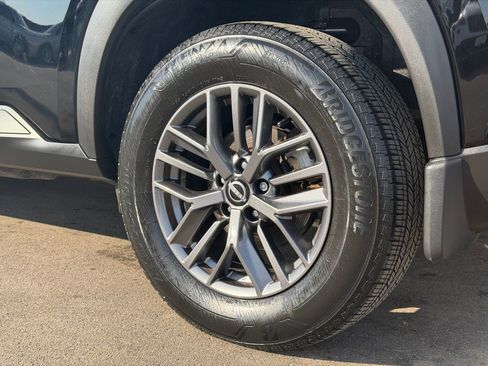 Used 2023 Nissan Rogue S image 27