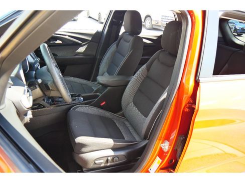 Used 2022 Chevrolet TrailBlazer LT w/ LPO, Blackout Package AWD/4WD image 8