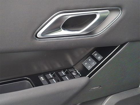 Used 2024 Land Rover Range Rover Velar Dynamic SE image 12