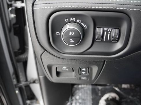 Used 2025 RAM 1500 Limited image 25