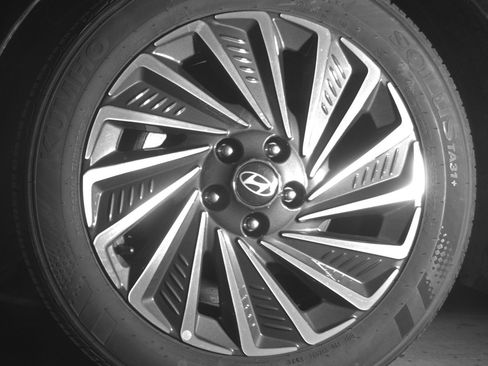 Used 2025 Hyundai Sonata SEL FWD image 12