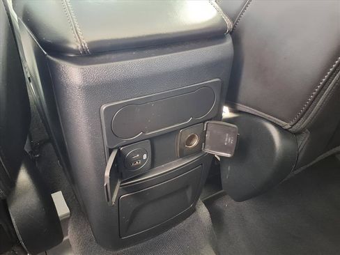 Used 2022 Ford Explorer XLT w/ Equipment Group 202A image 13