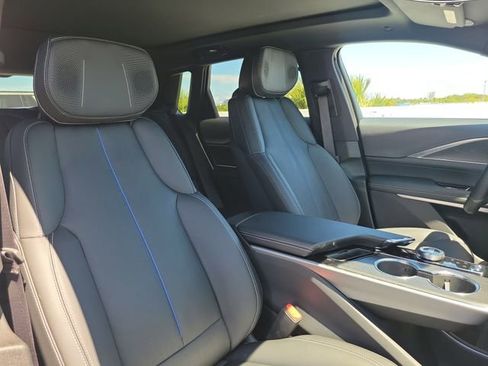 New 2025 Cadillac Lyriq Luxury RWD image 17