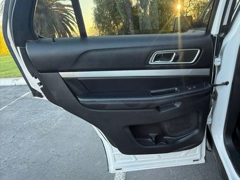 Used 2017 Ford Explorer XLT w/ Equipment Group 202A image 11