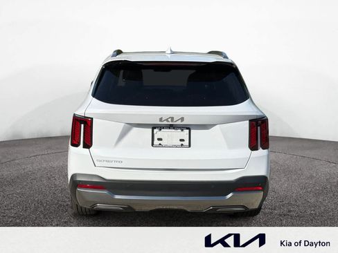 Used 2025 Kia Sorento SX image 4