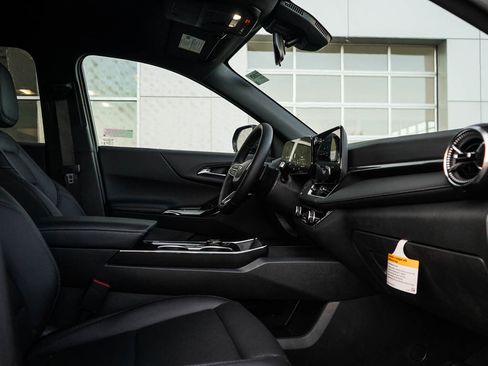 New 2026 Chevrolet Equinox LT w/ Convenience Package II AWD/4WD image 11