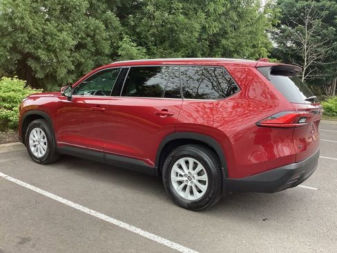 Used 2024 Toyota Grand Highlander AWD image 8