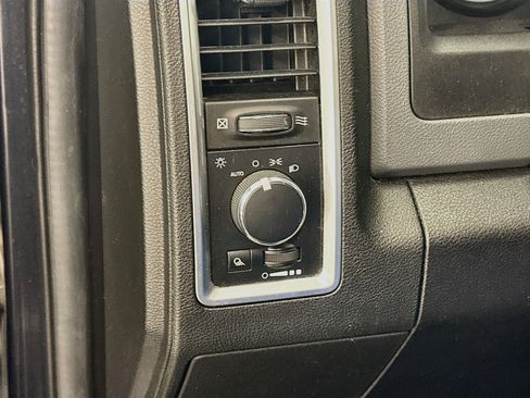 Used 2020 RAM 1500 Classic SLT AWD/4WD image 17