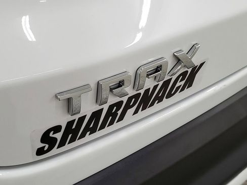 Used 2025 Chevrolet Trax LT w/ LT Convenience Package FWD image 27