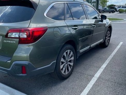 Used 2018 Subaru Outback 2.5i Touring w/ Popular Package #3 AWD/4WD image 4