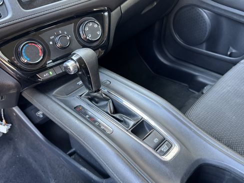 Used 2019 Honda HR-V LX image 19