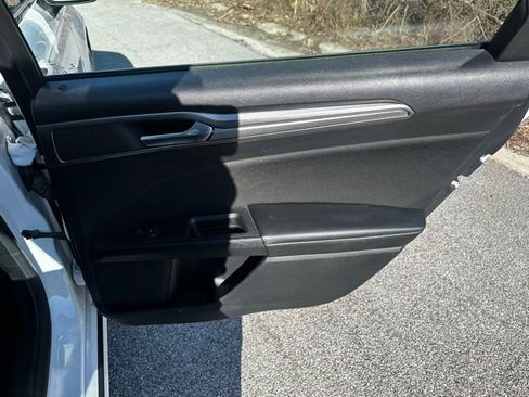 Used 2018 Ford Fusion SE FWD image 21