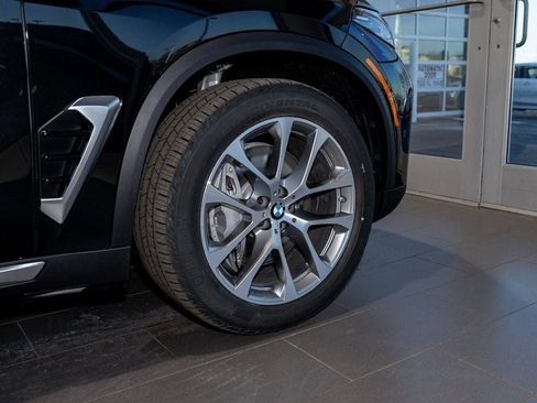 New 2026 BMW X5 xDrive50e image 6
