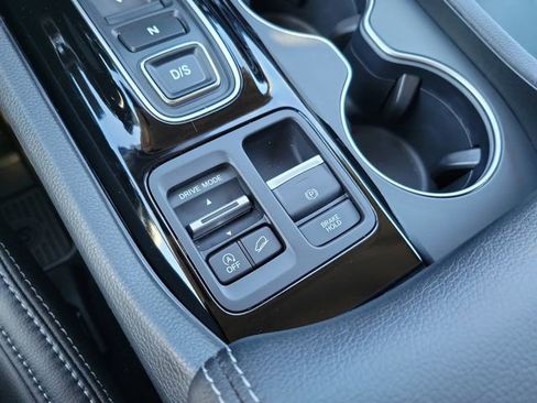 Certified 2025 Honda Pilot Touring image 27