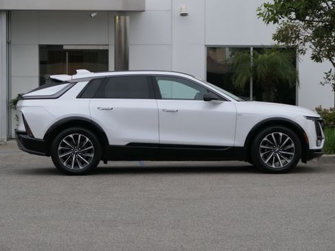 Certified 2024 Cadillac Lyriq Sport image 7