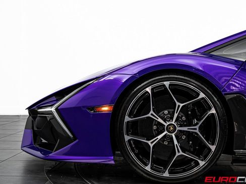 Used 2024 Lamborghini Revuelto image 18