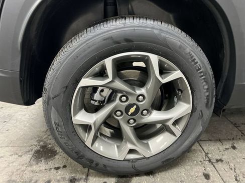 Certified 2025 Chevrolet Trax LT w/ LT Convenience Package image 32