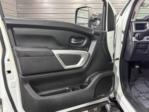 Used 2018 Nissan Titan PRO-4X w/ Pro-4x Convenience Package image 36