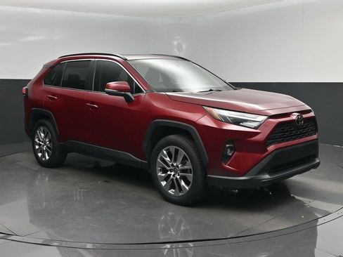 Used 2022 Toyota RAV4 XLE Premium FWD image 1
