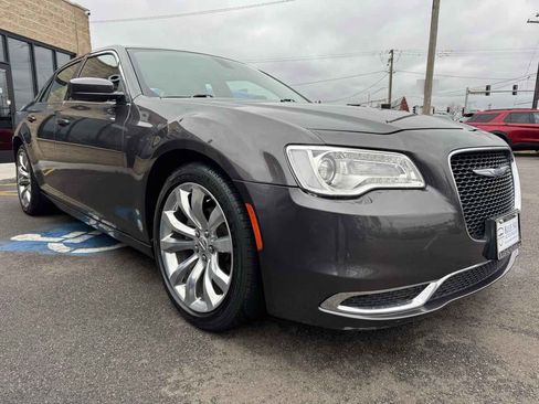 Used 2017 Chrysler 300 Limited image 3
