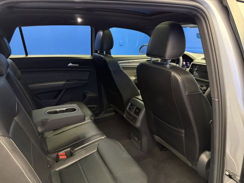 Certified 2022 Volkswagen Atlas Cross Sport SE w/ Panoramic Sunroof Package FWD image 26