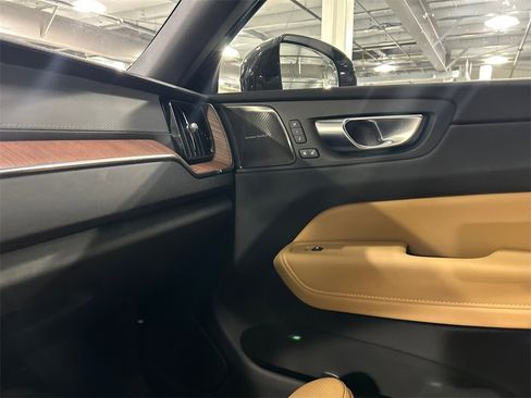 Certified 2025 Volvo XC60 T8 Ultra w/ Climate Package PRO image 21