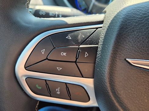 Used 2025 Chrysler Pacifica Select FWD image 20