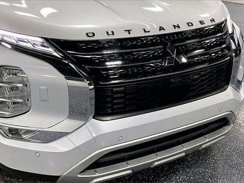 Used 2022 Mitsubishi Outlander SE image 28