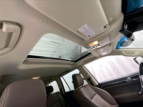 Used 2022 Lexus GX 460 Premium w/ Accessory Package AWD/4WD image 23