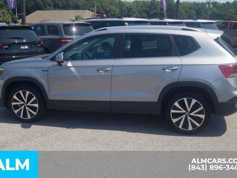 Used 2024 Volkswagen Taos SE FWD image 9