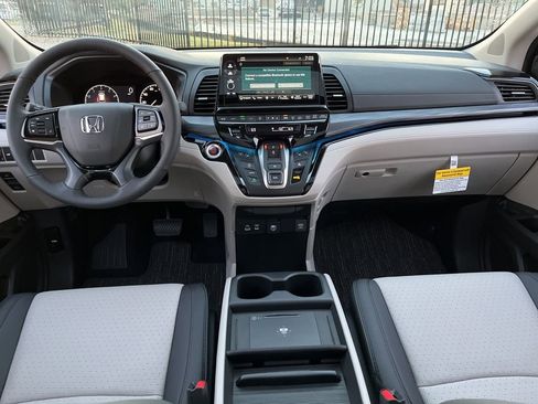 Certified 2026 Honda Odyssey Elite image 9