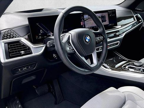 Used 2025 BMW X5 xDrive40i w/ Premium Package AWD/4WD image 13